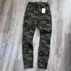 Good American Camo Skinny Jeans in Green & Black